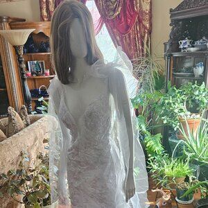 Stunning Wedding Dress - Size 10 - NWT